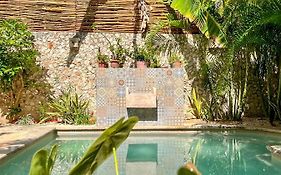 Ariche Valladolid Hotel & Hostal